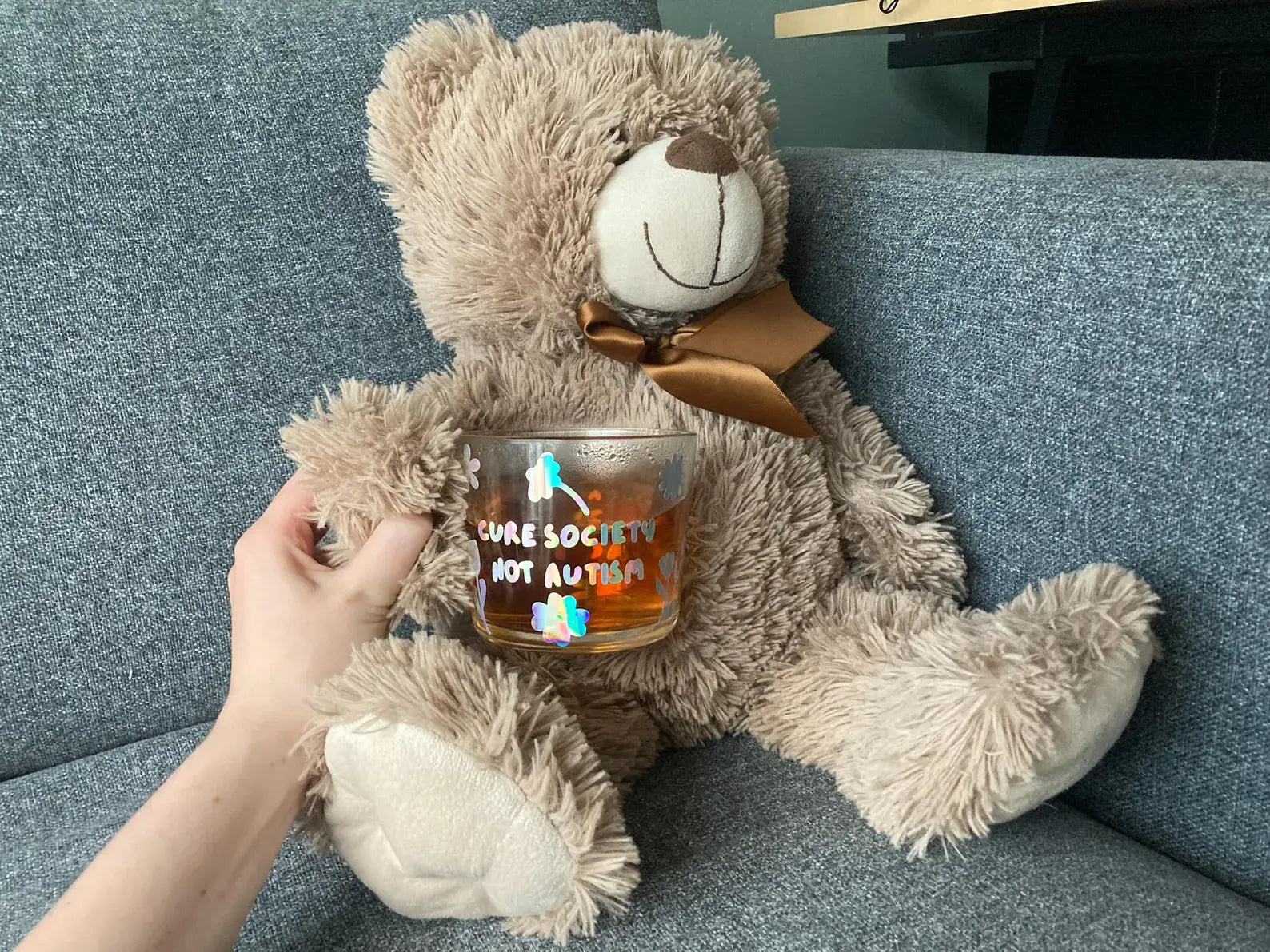 "Cure society, not autism" mug - Neurodiversetea