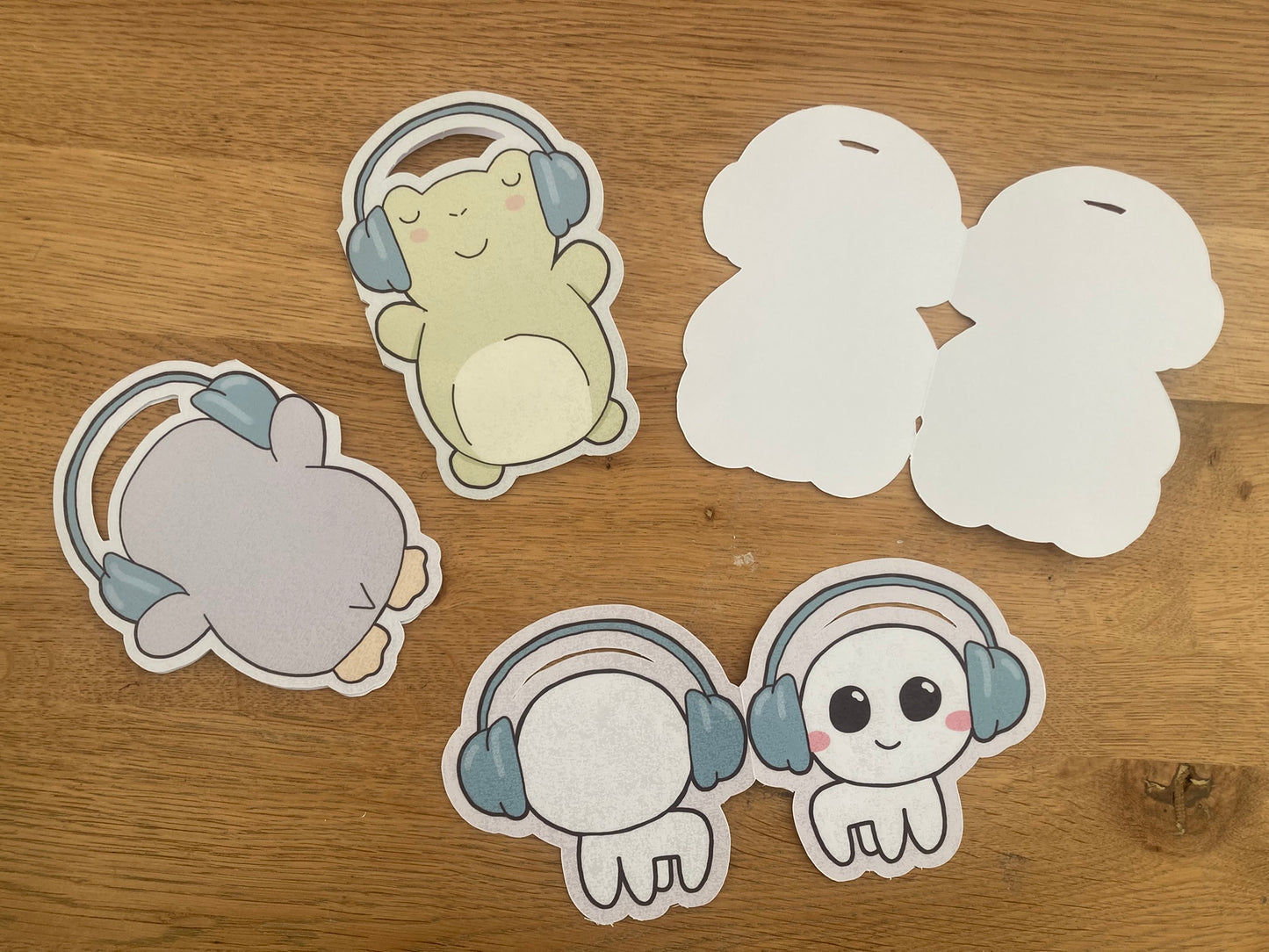 Postcard animals with headphones